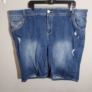 Lane ryant distressed burmuda shorts‎ plus 28